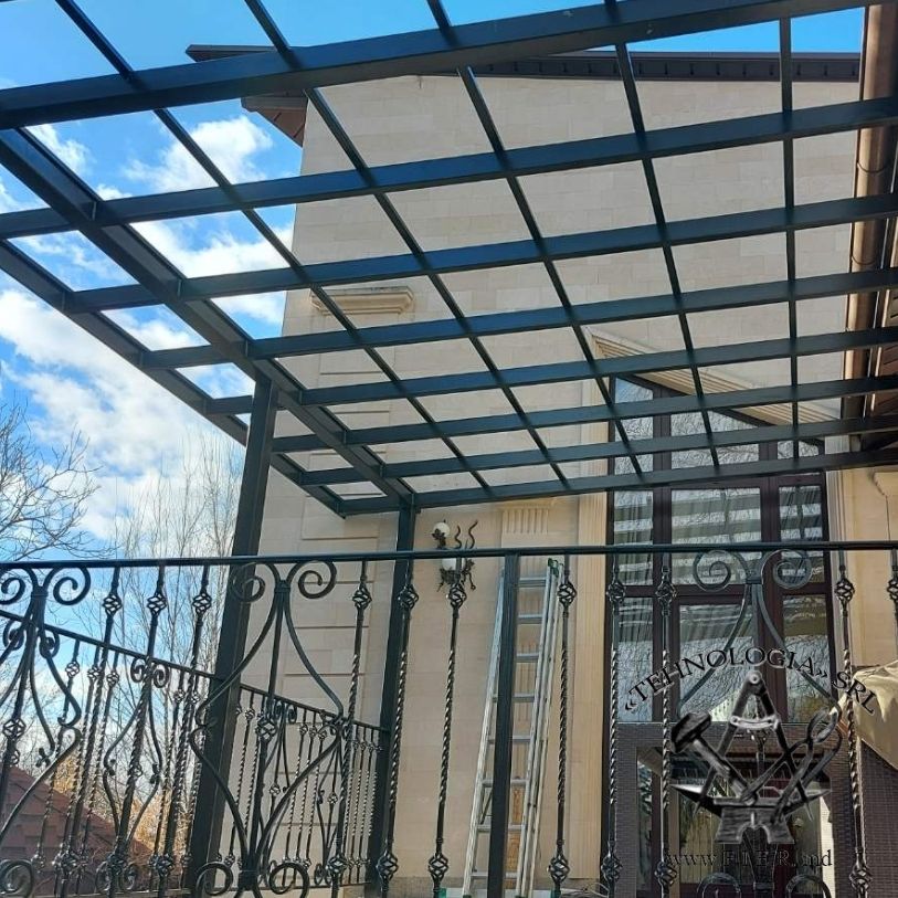Copertină metalică